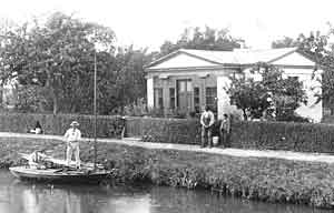 Cambridge Arms bridge house